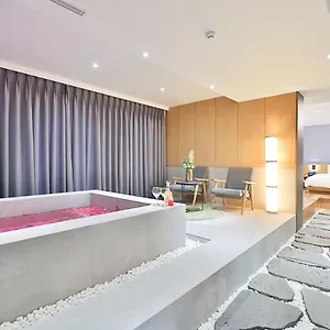Отель Custom