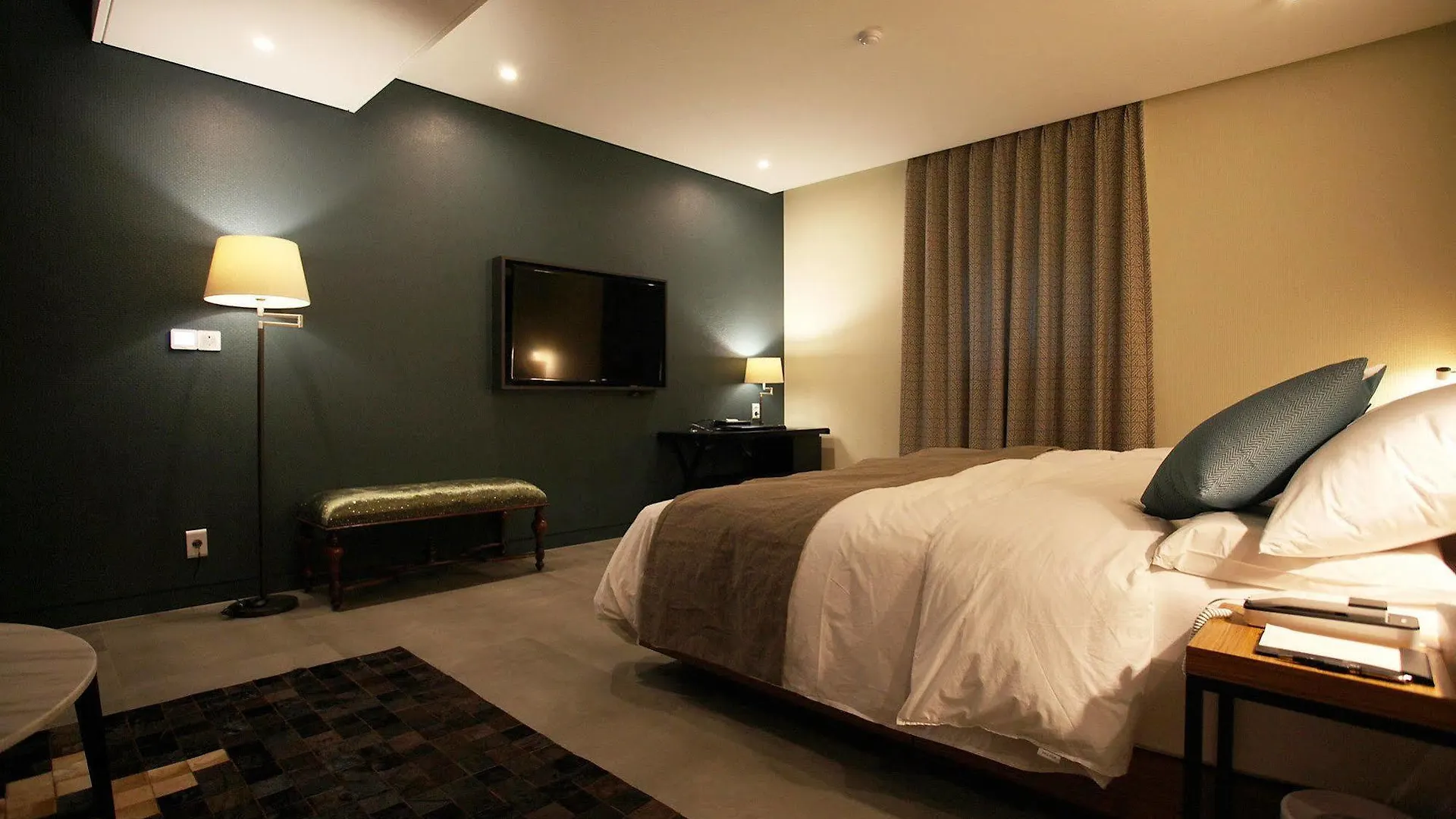 Circle Hotel Инчон Мотель